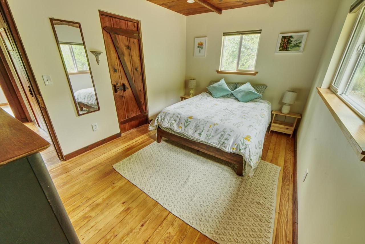 Rivers Breeze Relaxing Riverside Cabin With Private Suite Kayaks ฮีลด์สเบิร์ก ภายนอก รูปภาพ