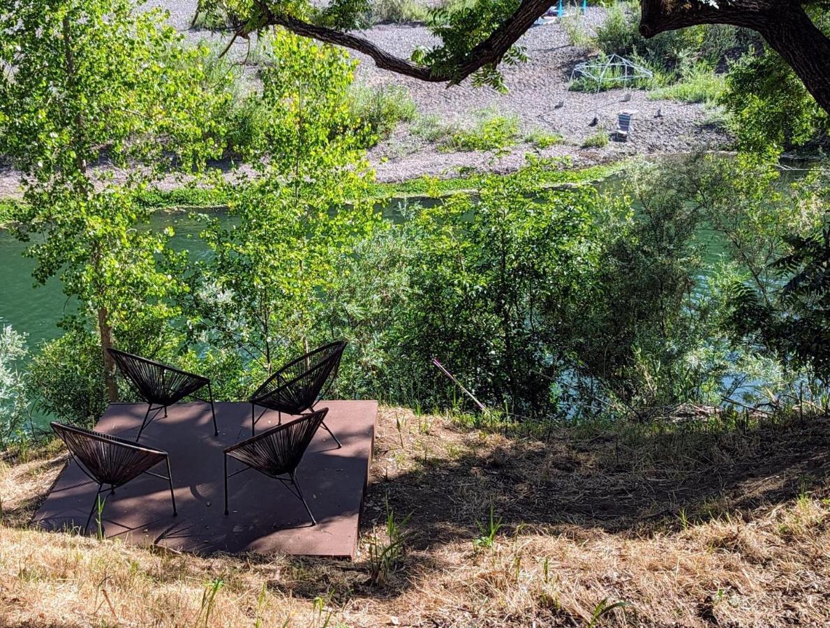 Rivers Breeze Relaxing Riverside Cabin With Private Suite Kayaks ฮีลด์สเบิร์ก ภายนอก รูปภาพ